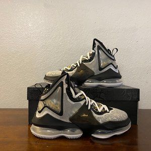 Nike Lebron 19 'Royalty' Basketball Shoes White Gold Black CZ0203-100 Size 8.5